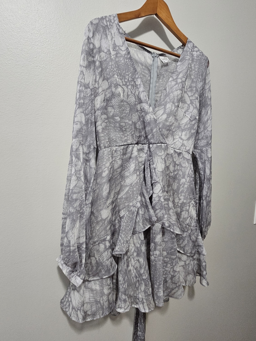 Gray Patterned Long-Sleeve Ruffle Dress - Picture 3 of 14